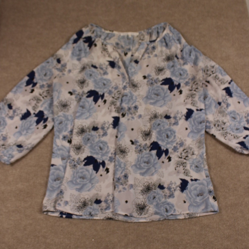 Violet + Claire Blue Floral Split Neck 3/4 Sleeve Blouse Large